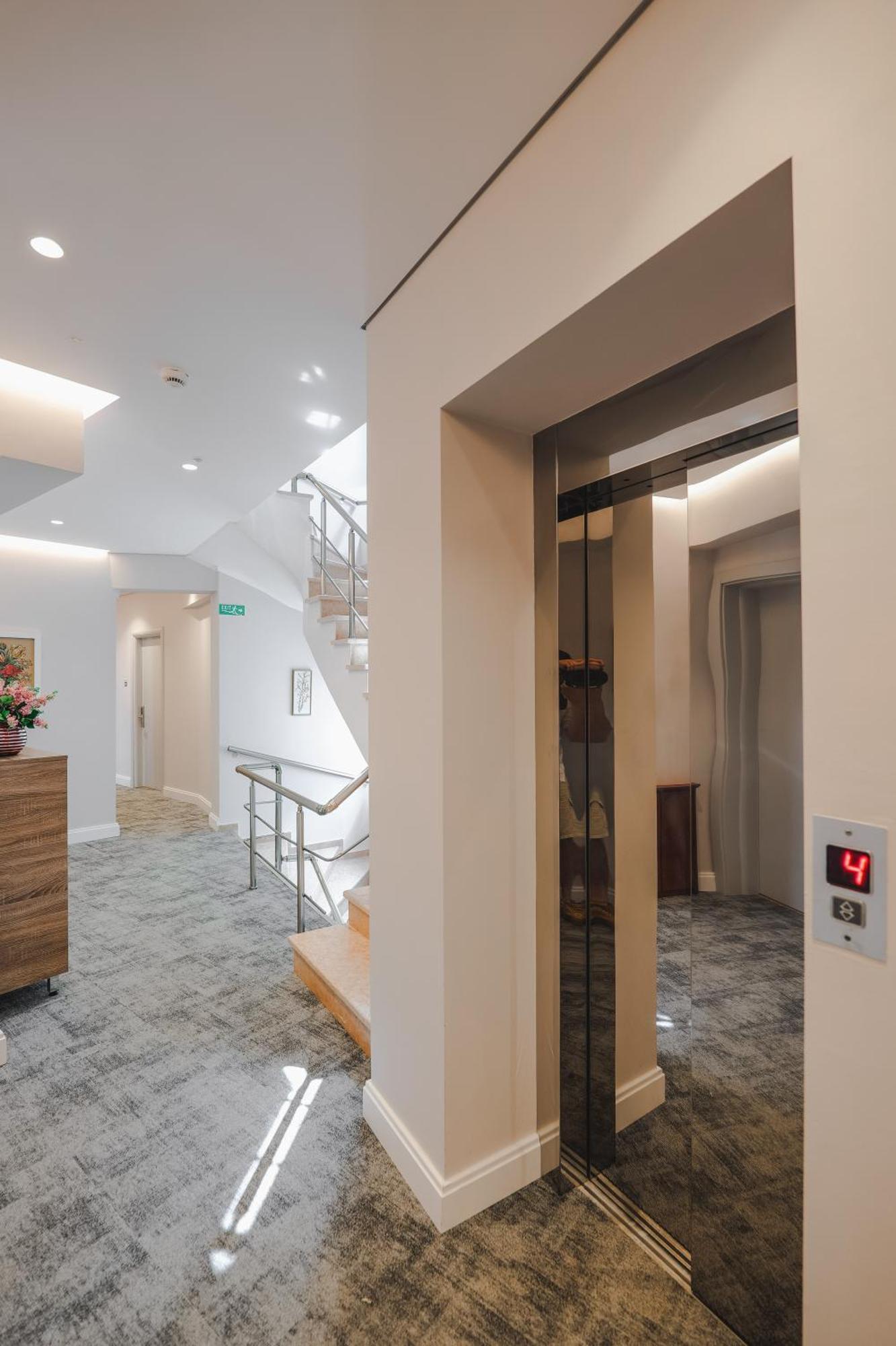 Hotel Oasis Sarandë Eksteriør bilde