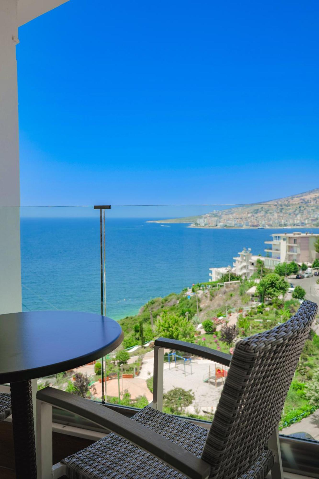Hotel Oasis Sarandë Eksteriør bilde