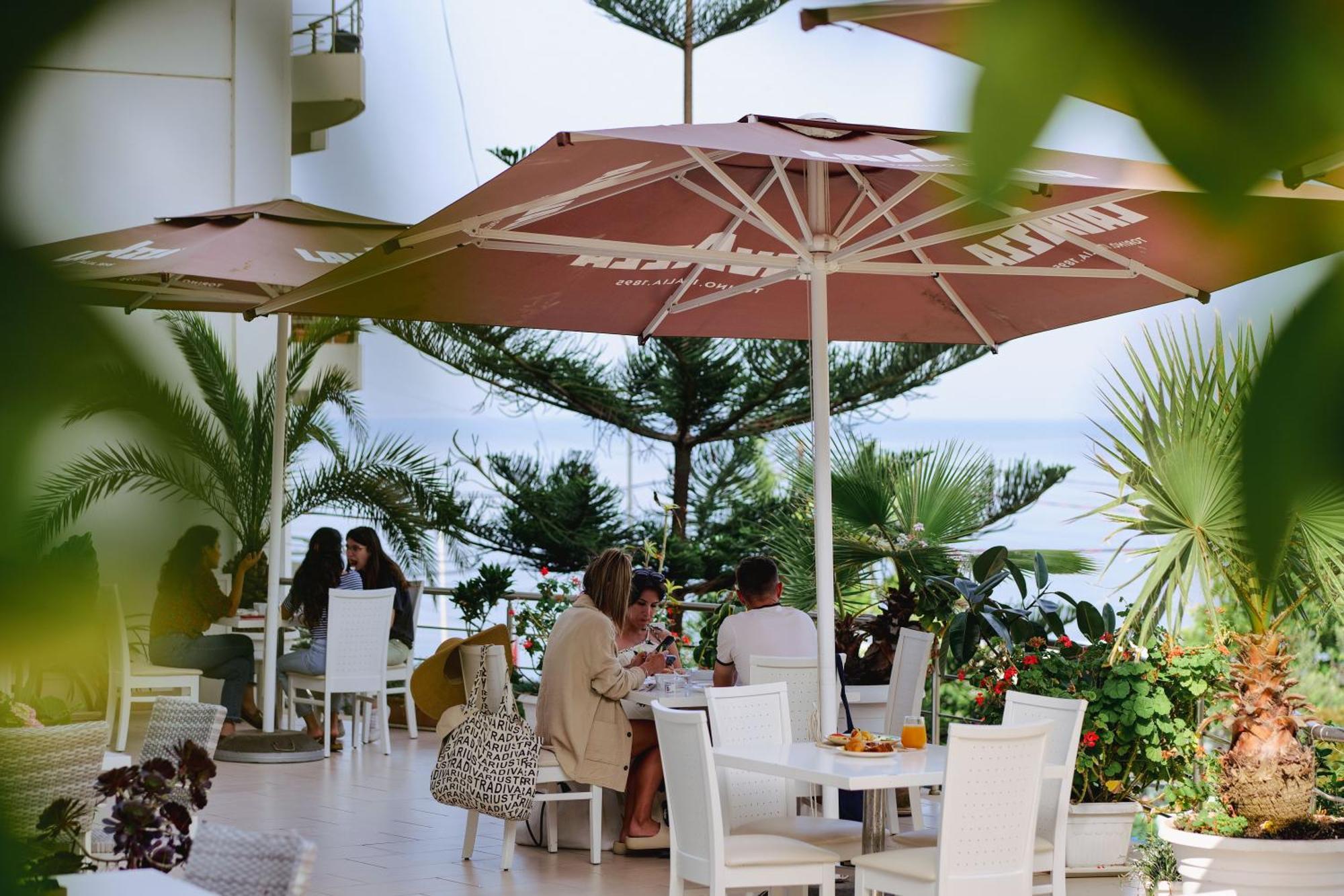 Hotel Oasis Sarandë Eksteriør bilde